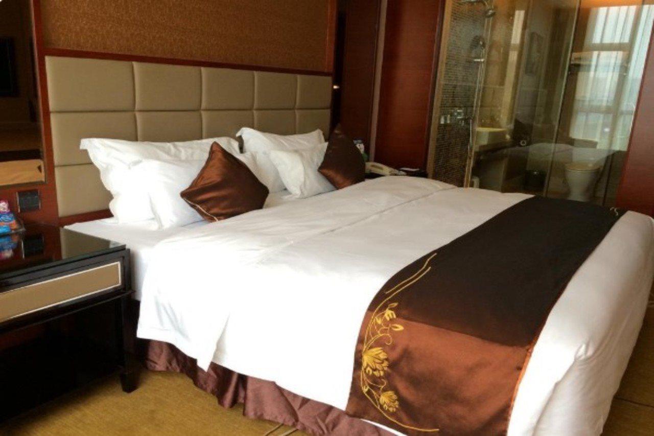 Shenzhen Baoan Royal International Hotel Экстерьер фото