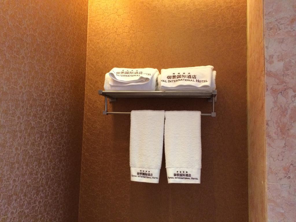 Shenzhen Baoan Royal International Hotel Экстерьер фото